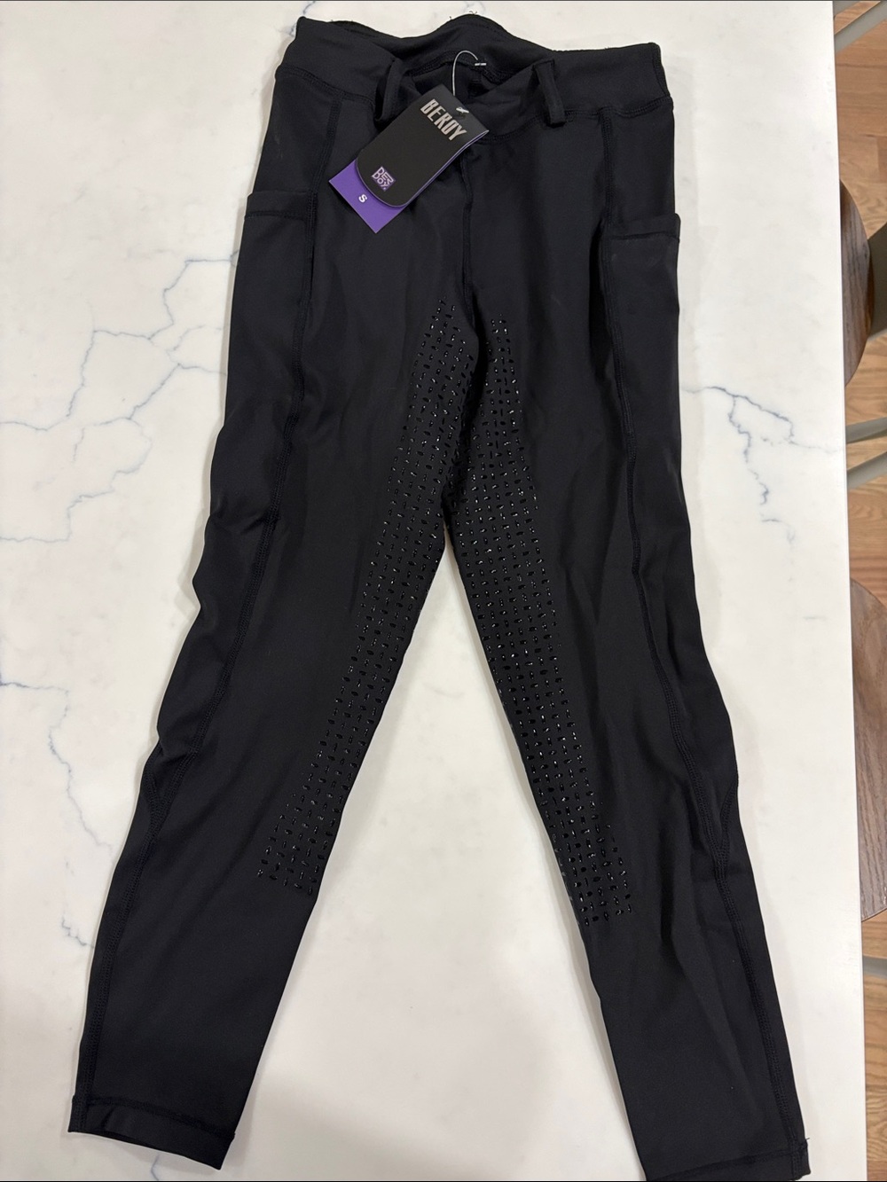 BERRY Kids Black Grip-Leggings with Side Pockets